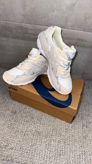 Zapatillas Asics Beige