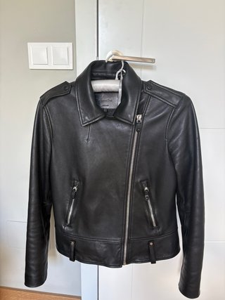 Chaqueta de piel Massimo Dutti negra