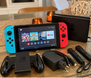 Nintendo Switch Azul y Rojo Neón