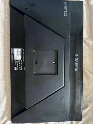 Monitor Gigabyte M27Q con soporte o brazo