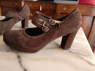 Zapatos de tacón de ante marrón