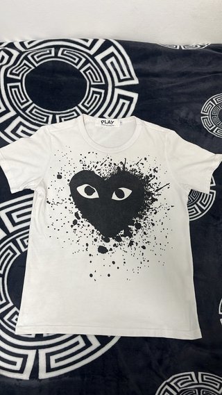 Camiseta Play Comme des Garçons