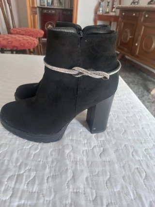Botines Negros y Tenis Talla 35