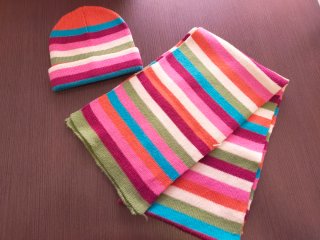 Conjunto de Gorro y Bufanda de Rayas