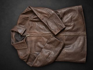 Chaqueta de piel marrón