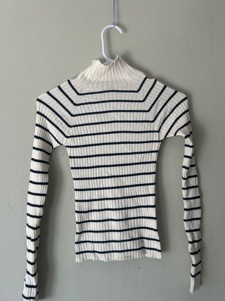 Jersey de rayas cuello alto
