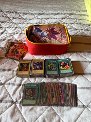 Lotto 380 Carte Yu-Gi-Oh! + Astuccio e Libretti