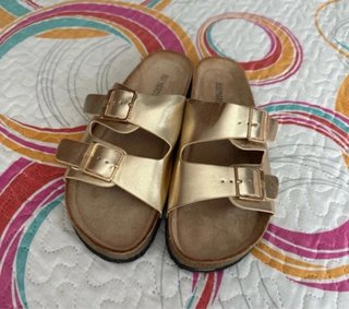 Sandalias doradas