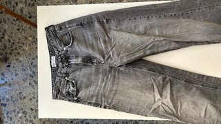Pantalón vaquero gris Zara