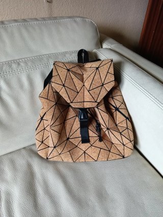 Mochila de Corcho con Diseño Geométrico Original