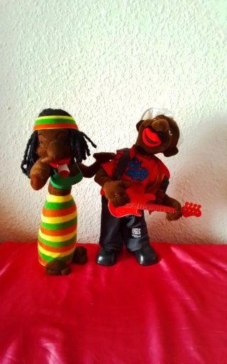 Set de 2 Muñecos Musicales