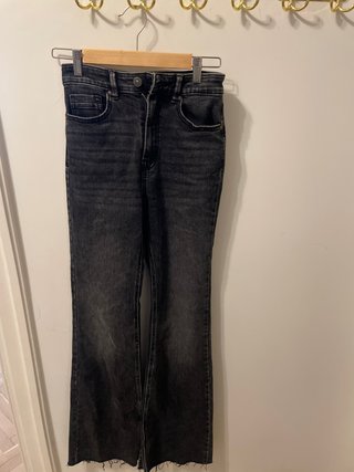 Pantalón vaquero campana negro Stradivarius