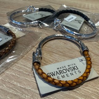 Set de 4 Pulseras de Cuero y Metal