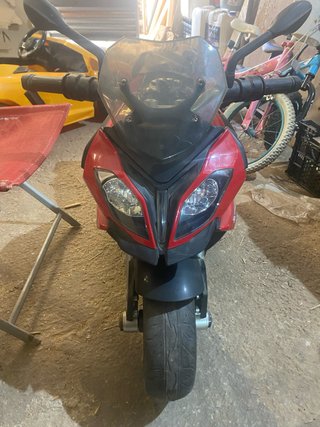 Moto eléctrica infantil roja
