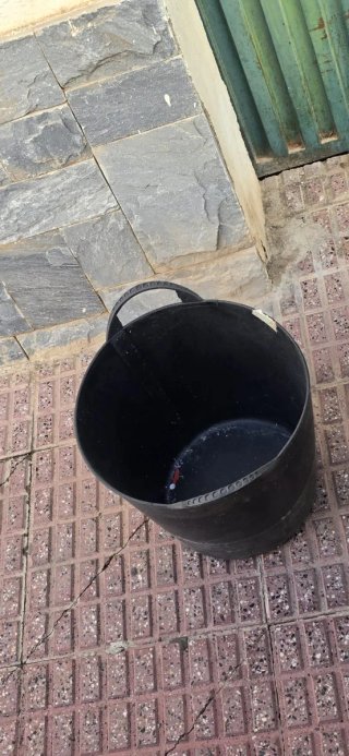 Capazo de goma negro