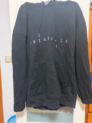 Sudadera Negra con Capucha