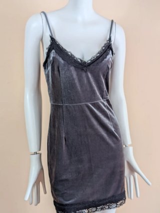 Vestido corto lencero gris