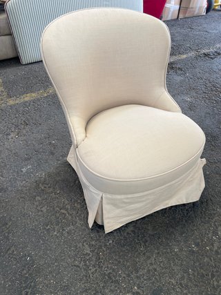 Sillón pequeño tapizado