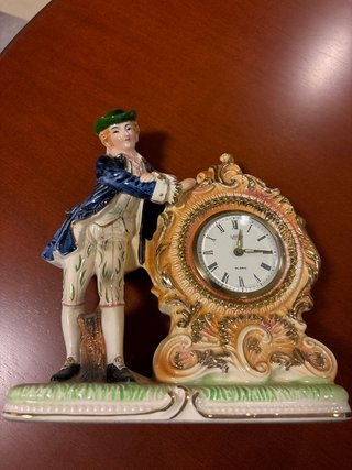 Reloj de sobremesa de cerámica