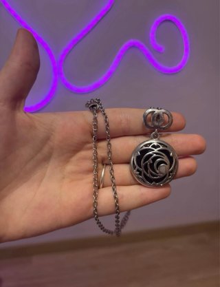 Collar con Colgante de Rosa Negra