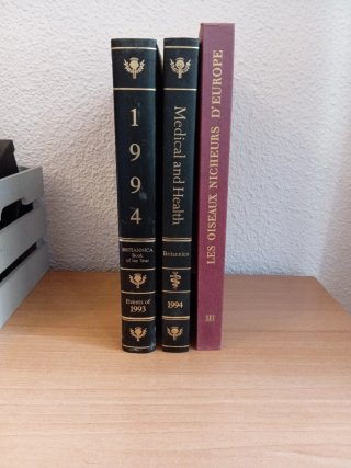 Lote 3 libros,2 en inglés y 1 en francés.Escu.Ofer
