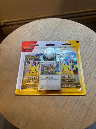 Blister Pokémon Celebrations Eevee