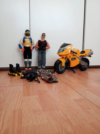 2 Figuras Action Man con Moto y accesorios