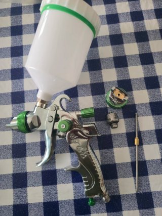 Pistola de Pintura con Depósito