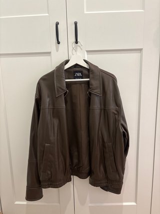 Bomber efecto piel Zara marrón
