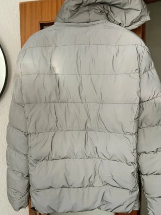 Chaqueta acolchada gris plata reflectiva
