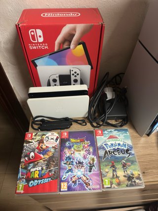 Nintendo Switch OLED Bianca + 3 Giochi