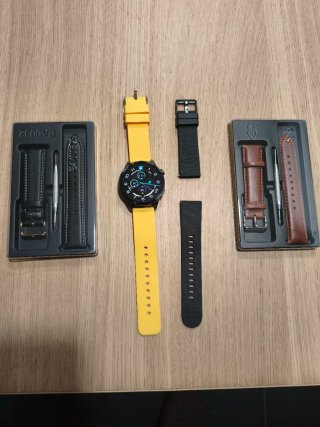 Xiaomi Watch 5 con correas adicionales