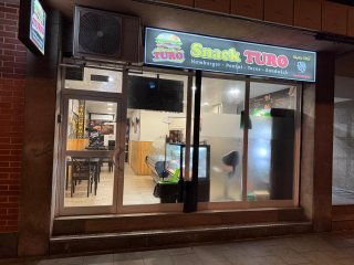 SE TRASPASA SNACK-BAR EN ZONA CON MUCHO PASO