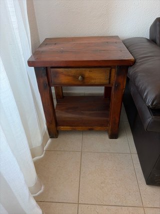 Mesita de Noche de Madera