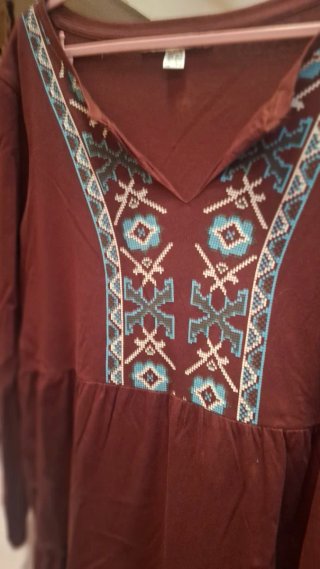 Vestido de mujer con bordados