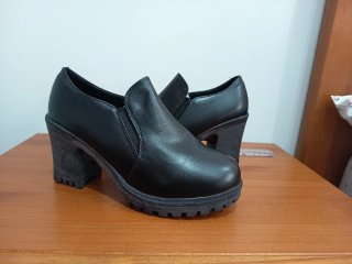 Zapatos Botines Negros de Piel con Tacón