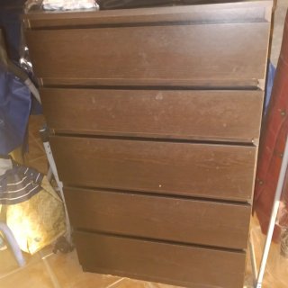 Cajonera de madera marrón