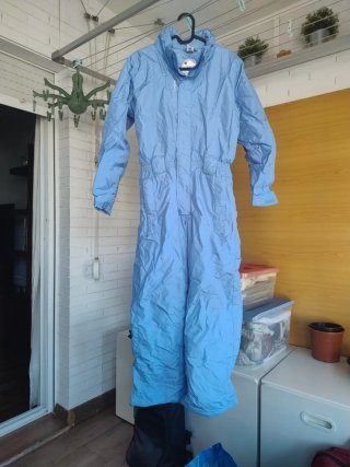 Mono de esquí azul