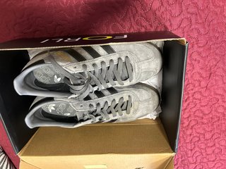 Zapatillas Adidas Gris y Negro