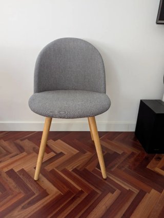 Silla Gris de Tela y Madera