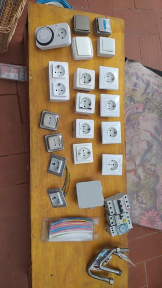 Lote de material eléctrico y mecanismos