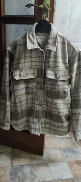 Sobrecamisa o Chaqueta, yo la usé y tengo talla M