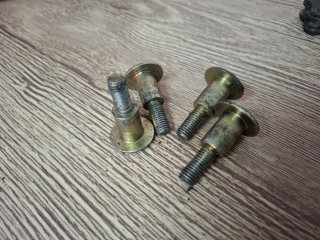 Tornillos estriberas delanteras Cagiva Mito 125