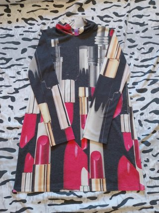 Vestido estampado de pintalabios