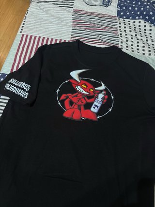 Camiseta Negra con Estampado