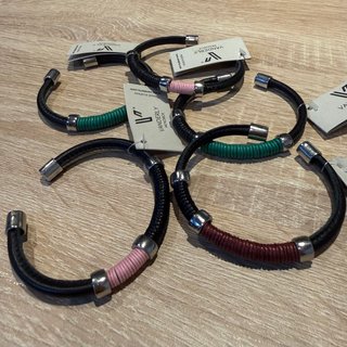 Set de 5 Pulseras Vanderly Cuero Negro