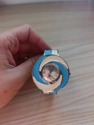Reloj de Pulsera con Diseño en Espiral