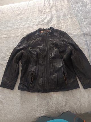 Chaqueta de cuero negra