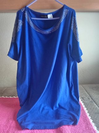 Camiseta Azul con Tachuelas Talla 54