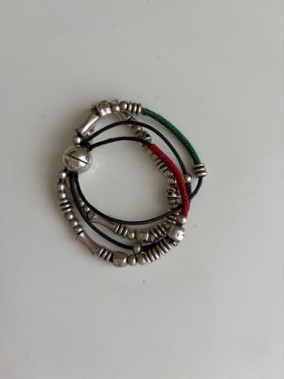 Pulsera plateada con mix abalorios